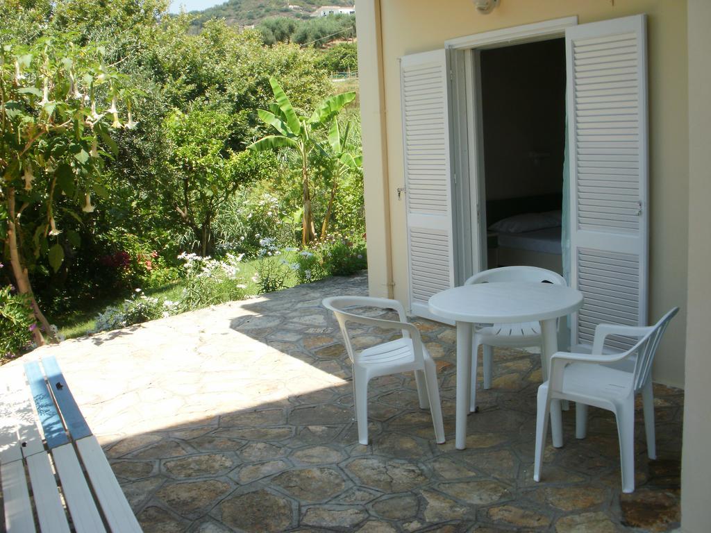 Triantis Apartments Lygia  Kamer foto